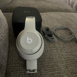 Beats Studio Pro- Sandstone (like new)
